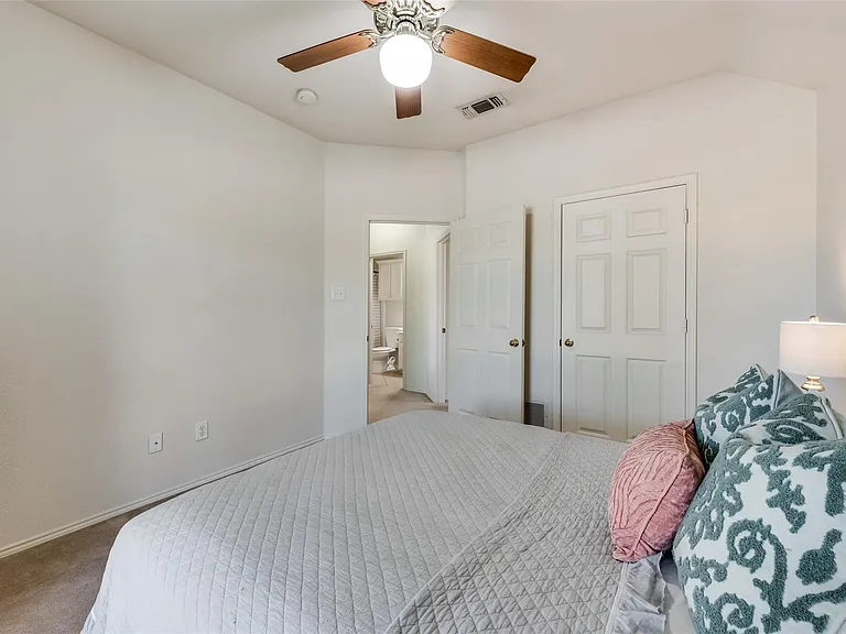 808 Amber Ct — Photo 25