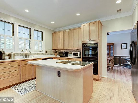 5th image of 42991 Farmingdale Dr