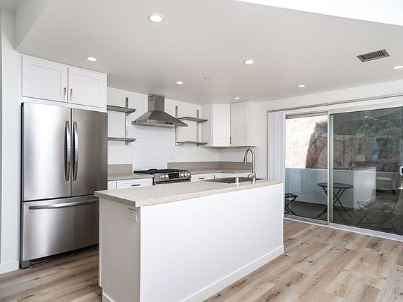 5th image of 3333 Reynard Way APT 12