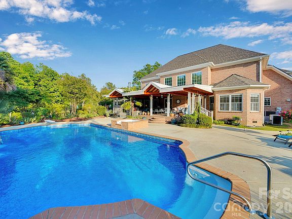 3rd image of 1171 Hilldale Dr