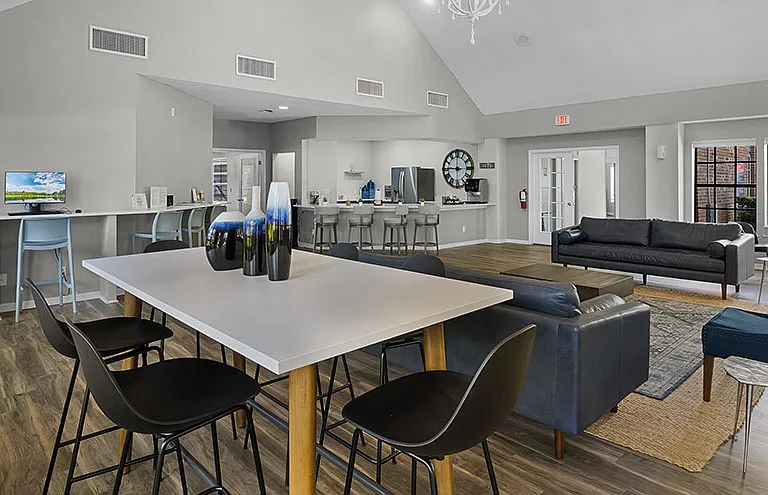 The Oaks of Woodland Park Apartments — Photo 18