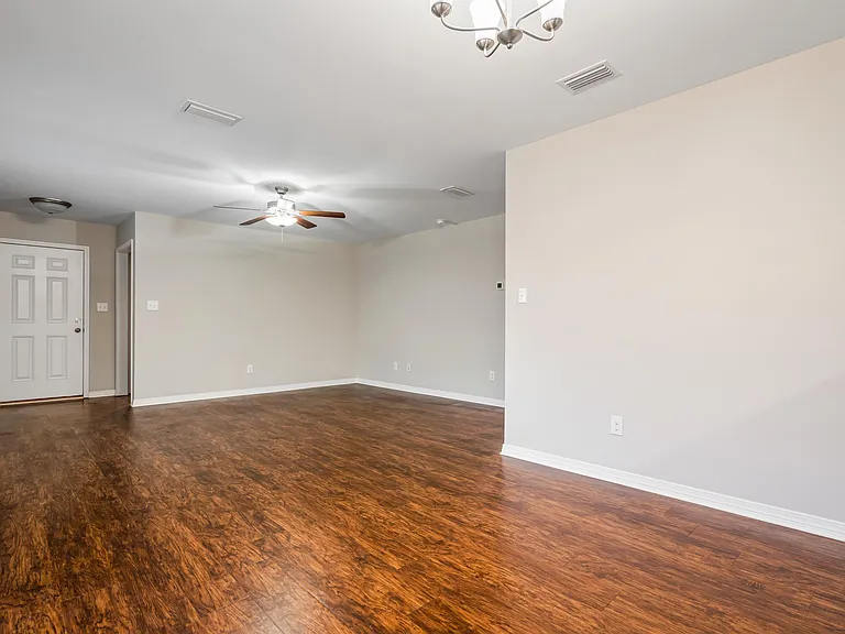 3836 Chesterfield Ln — Photo 3