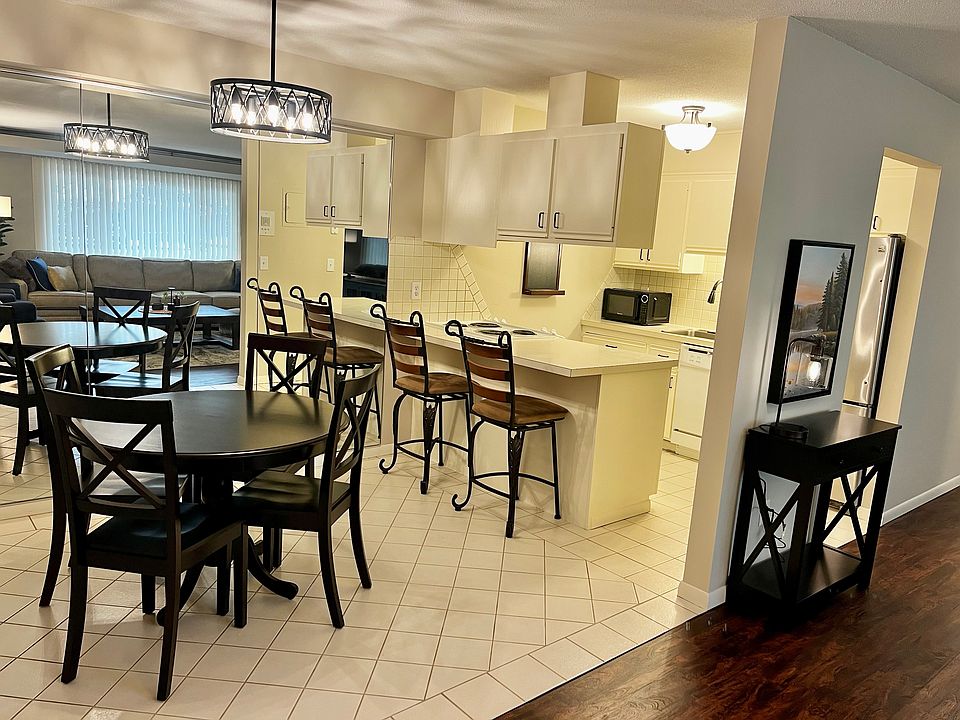 Kitchen area with table and snack bar