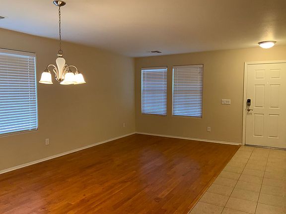 4th image of 998 E Leslie Ave