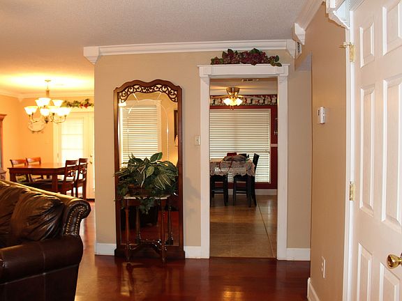 5th image of 1616 Skyline Dr