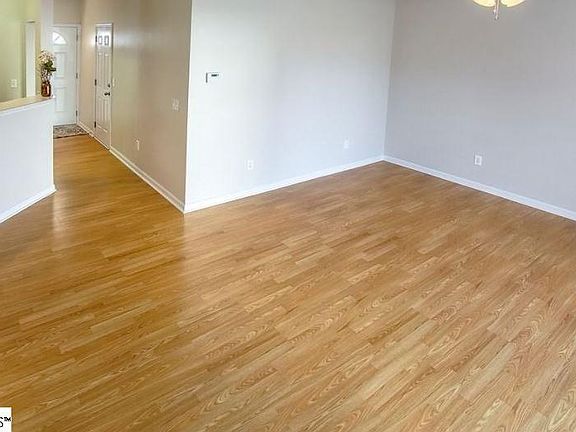 4th image of 523 Wesberry Cir