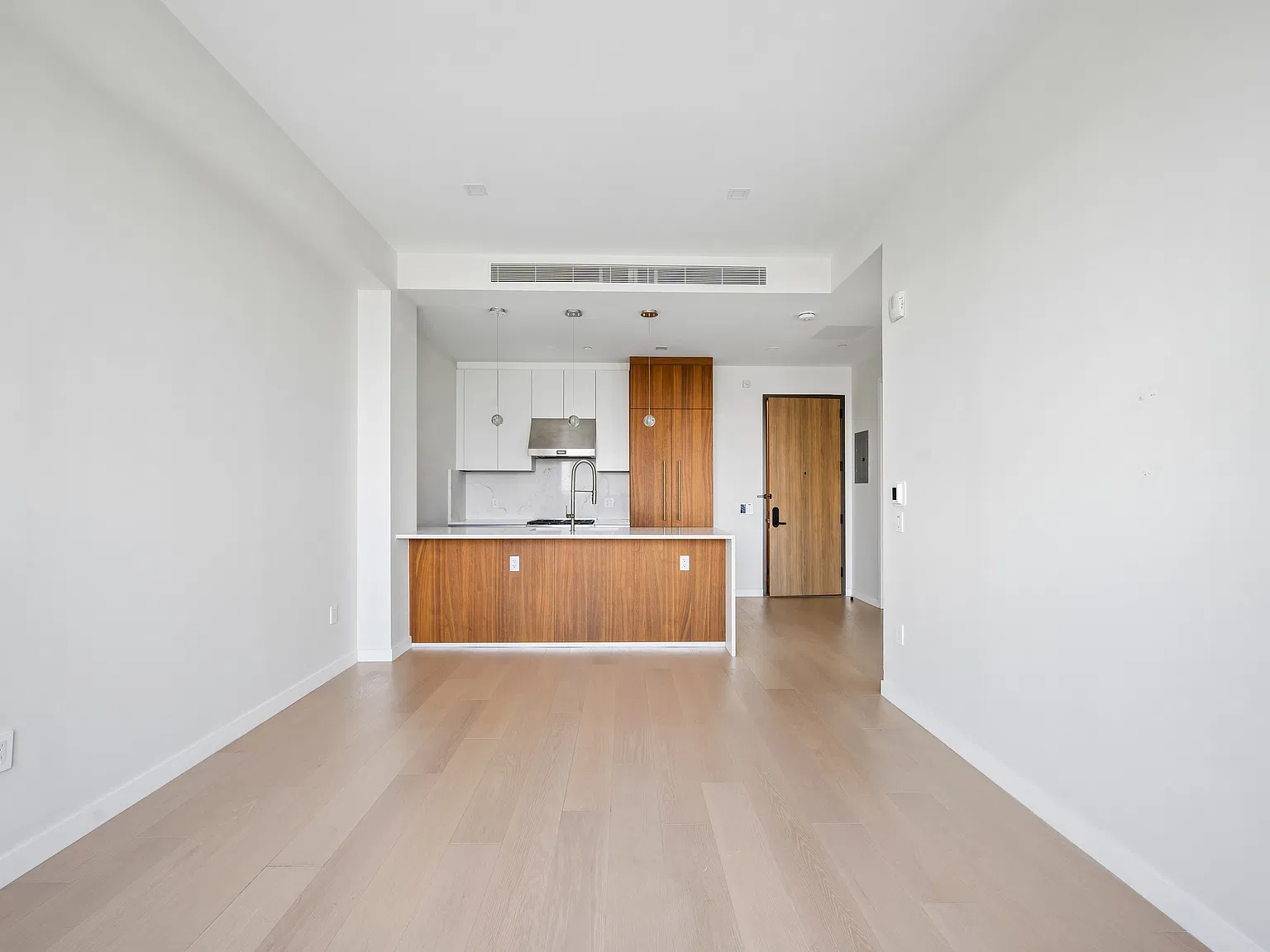 35-32 Leavitt Street — Photo 3