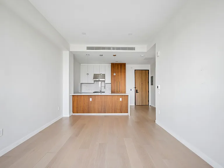 35-32 Leavitt St #11B — Photo 3