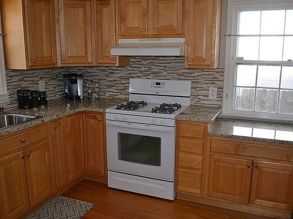 5th image of 408 Darwin Dr