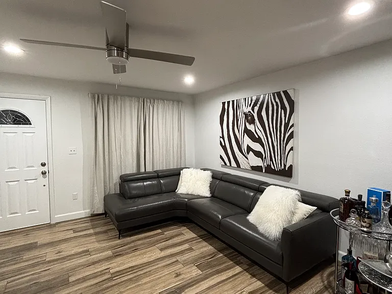 E Paradise Dr — Photo 9