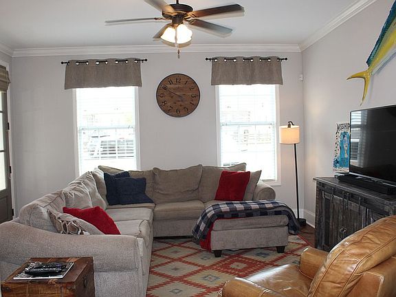 3rd image of 102 Farm View Dr #204