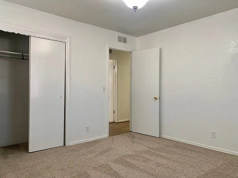 2716 Chaucer Dr — Photo 17