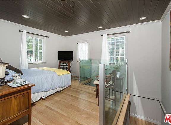 4th image of 4186 Lincoln Ave #B