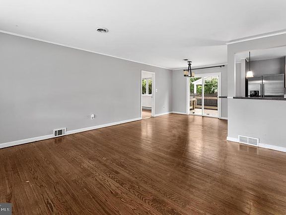 3rd image of 15 Fairwood Dr