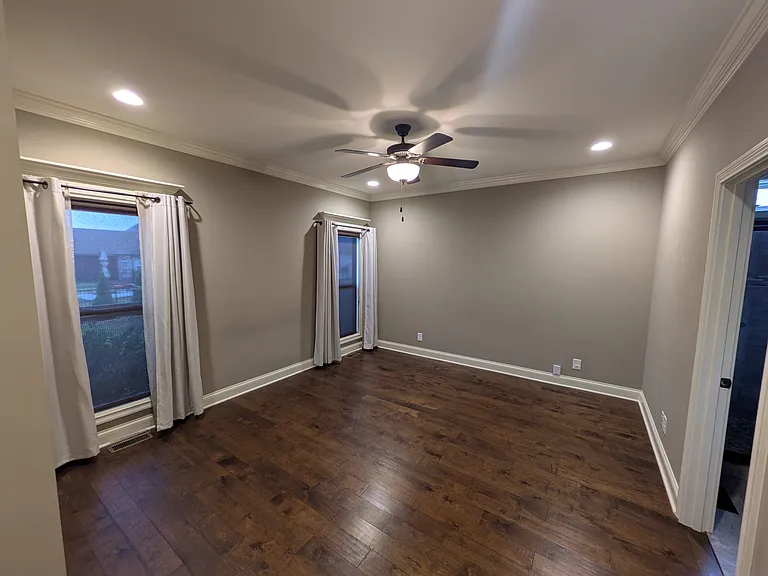 805 Ella Ln — Photo 2