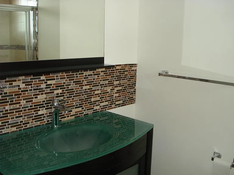 7933 West Dr #404 — Photo 4