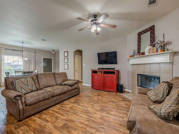 4th image of 221 Nottingham Dr