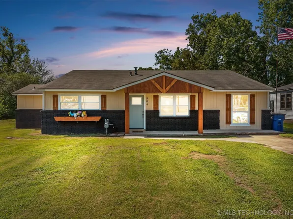 904 SE 3rd St, Wagoner, OK 74467