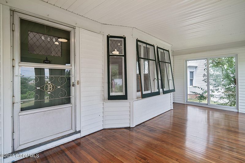 3rd image of 16 Villa Road