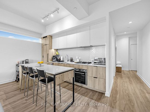 4th image of 722 Marlee Ave #206