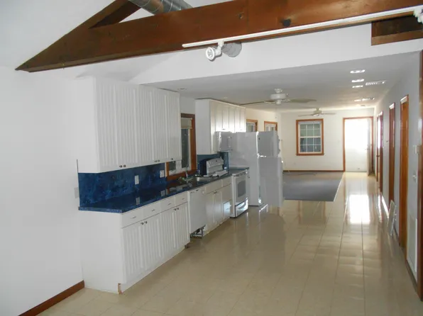 32 Brazos Rd, New Haven, CT 06512