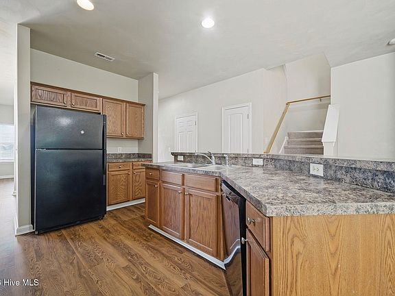 4th image of 115 Winborne Lane
