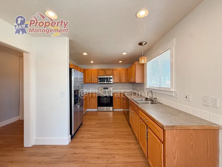 16042 N Saint Helens Dr — Photo 9