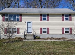 49 Wanda St, Narragansett, RI 02882