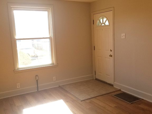 3rd image of 16 E Legrande Ave