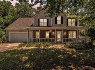 340 Lake Valley Dr, Loganville, GA 30052