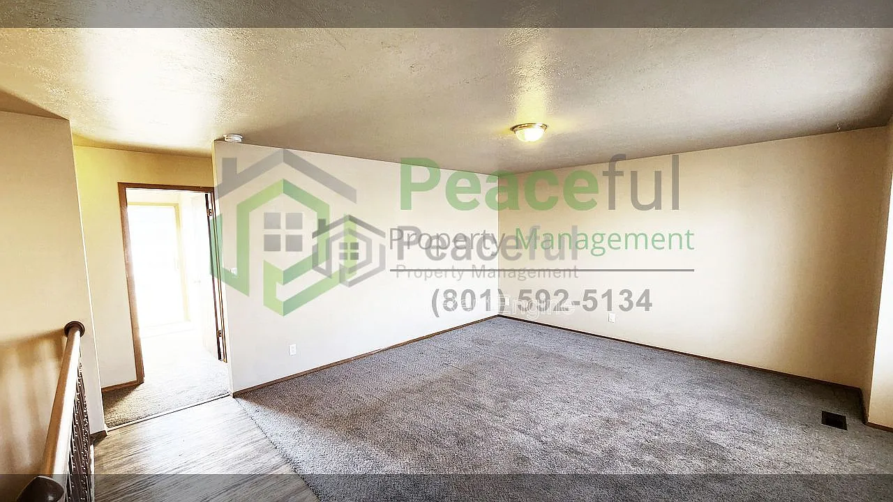 5 bed, 2.0 bath, 1044 sqft, $1,875 — Photo 3