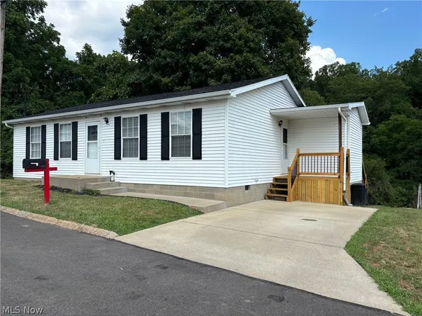 4218 Powell St, Parkersburg, WV 26104