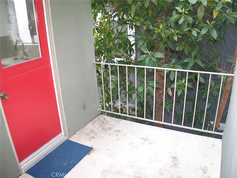 112 1/2 Pearl Ave — Photo 8