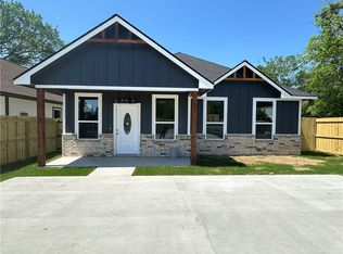 1011 Hunters Ln, Bryan, TX 77803