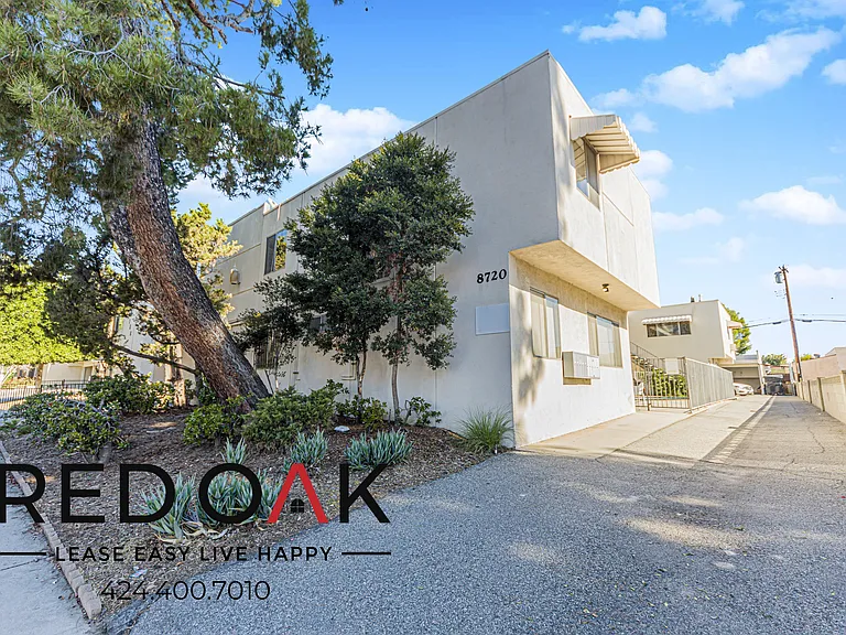 8720 Owensmouth Ave #9 — Photo 18