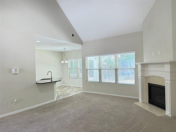 5th image of 1109 Sandy Bank Ct