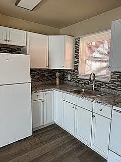 Kitchen with Bright Window Kitchen with Bright Window