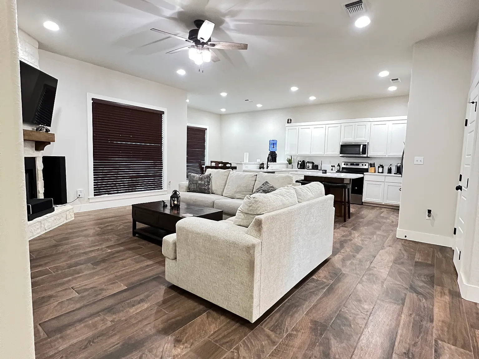 3 bed, 1841 sqft, $2,500 — Photo 4