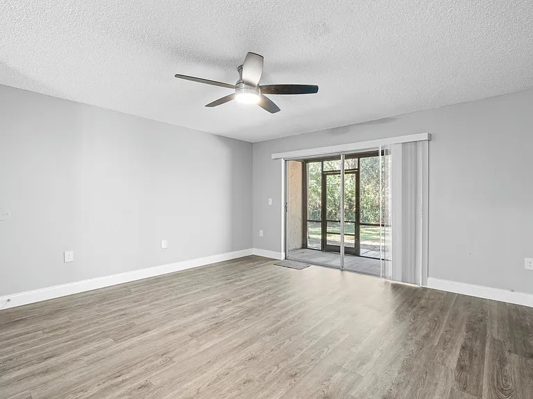 2601 Pine Lake Ter #B — Photo 7