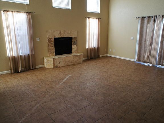4th image of 1042 Peach Blossom Way