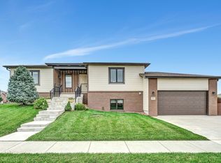 2961 Valley Stream Dr, Lincoln, NE 68516