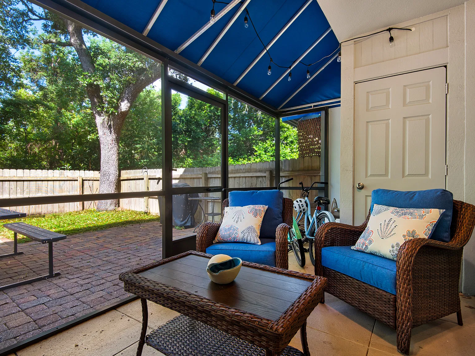 2 bed, 1.5 bath, 1100 sqft, $2,550 — Photo 3