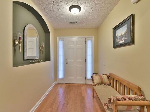 3rd image of 81 Club House Dr