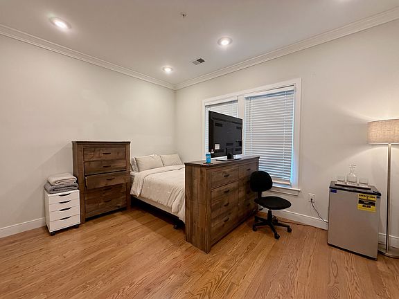 5th image of 464 Sumner St #22