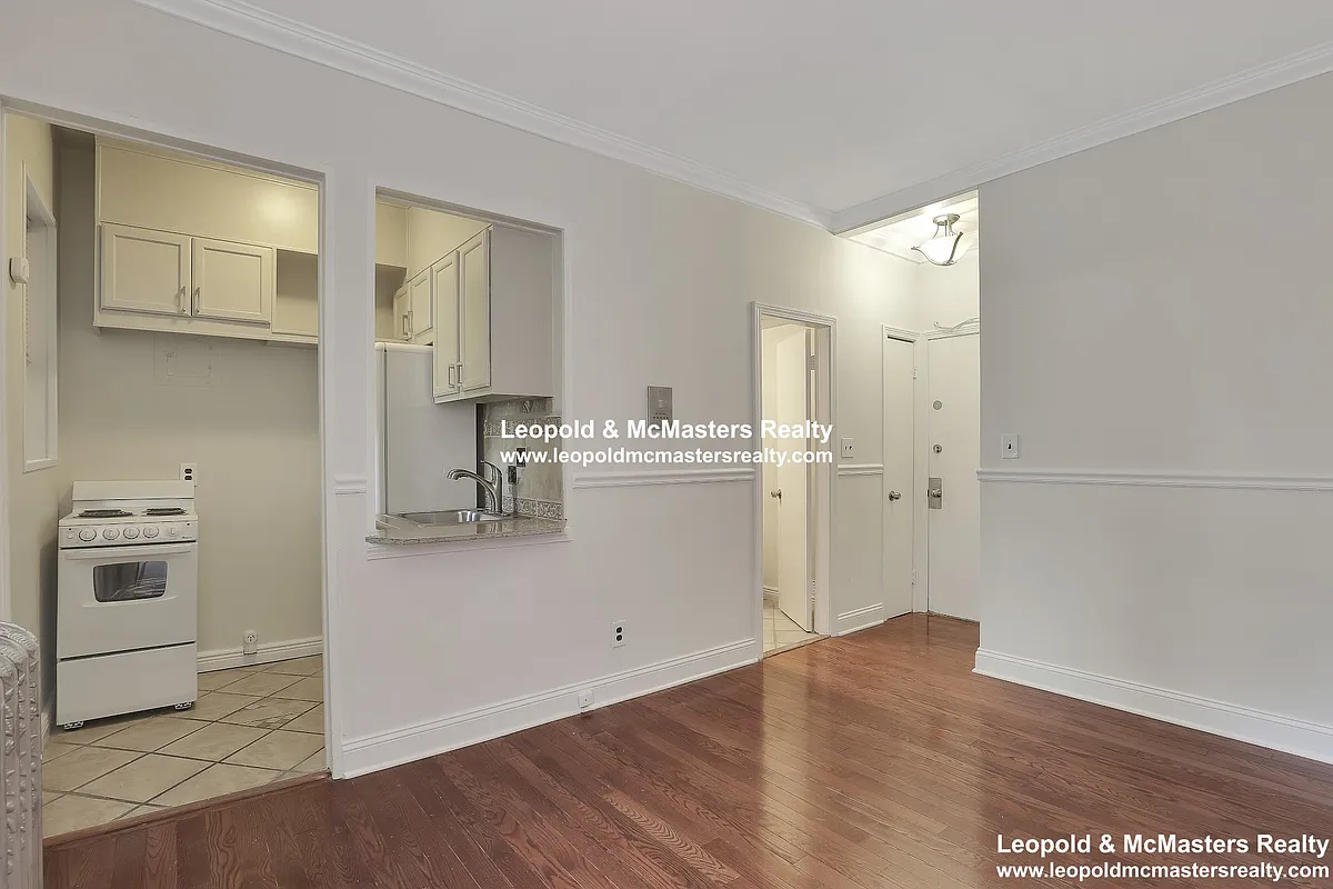 Building Photo - 34 Winchester St #9