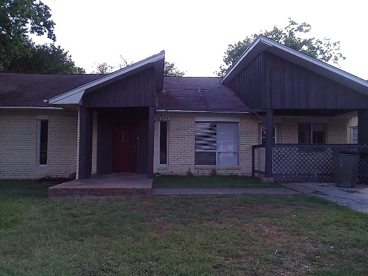 5 bed, 2528 sqft, $1,800 — Photo 2