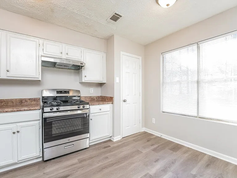 4955 Windsor Downs Ln — Photo 9