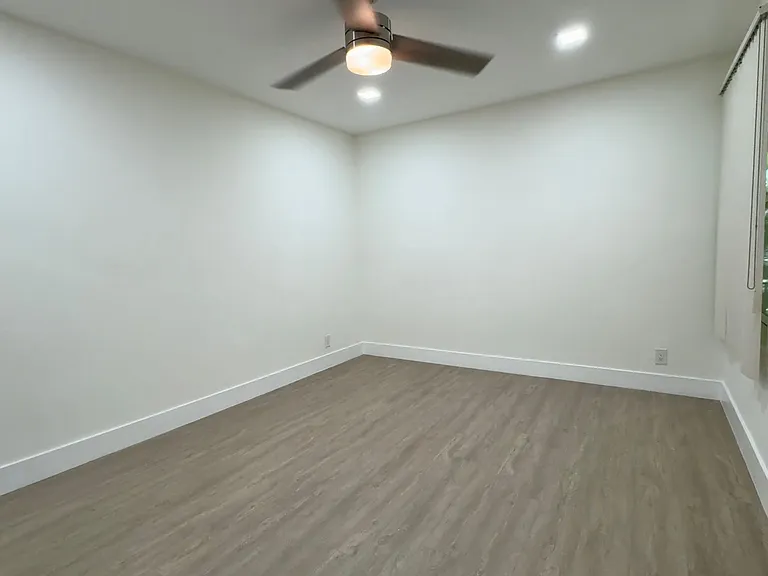 1045 N Edinburgh Ave #4 — Photo 9