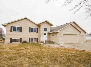 7600 W Emily St, Sioux Falls, SD 57106