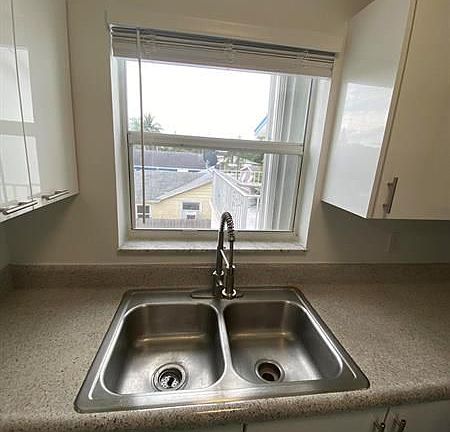 4th image of 410 W Palm St #26